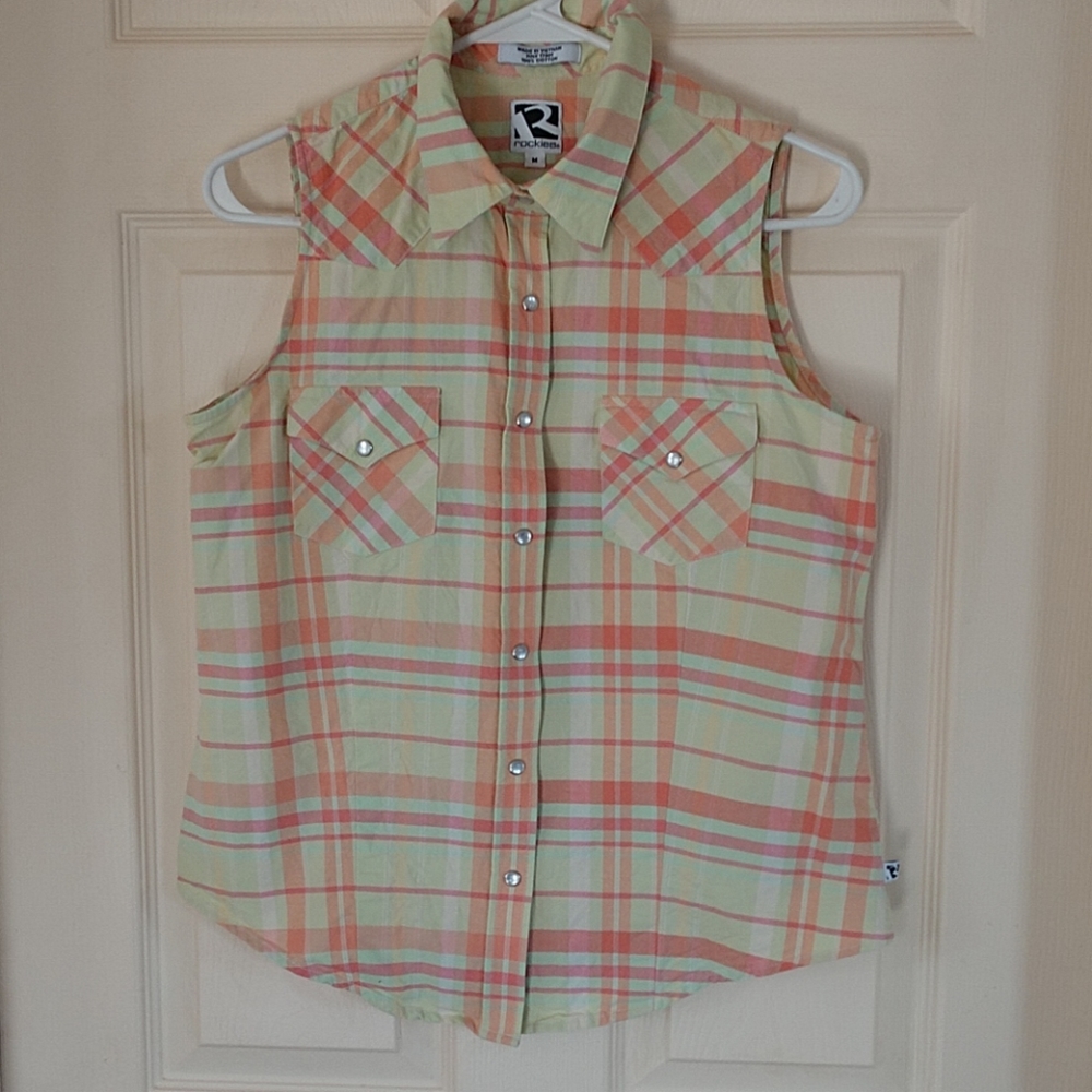 Women's sleeveless plaid western snap shirt